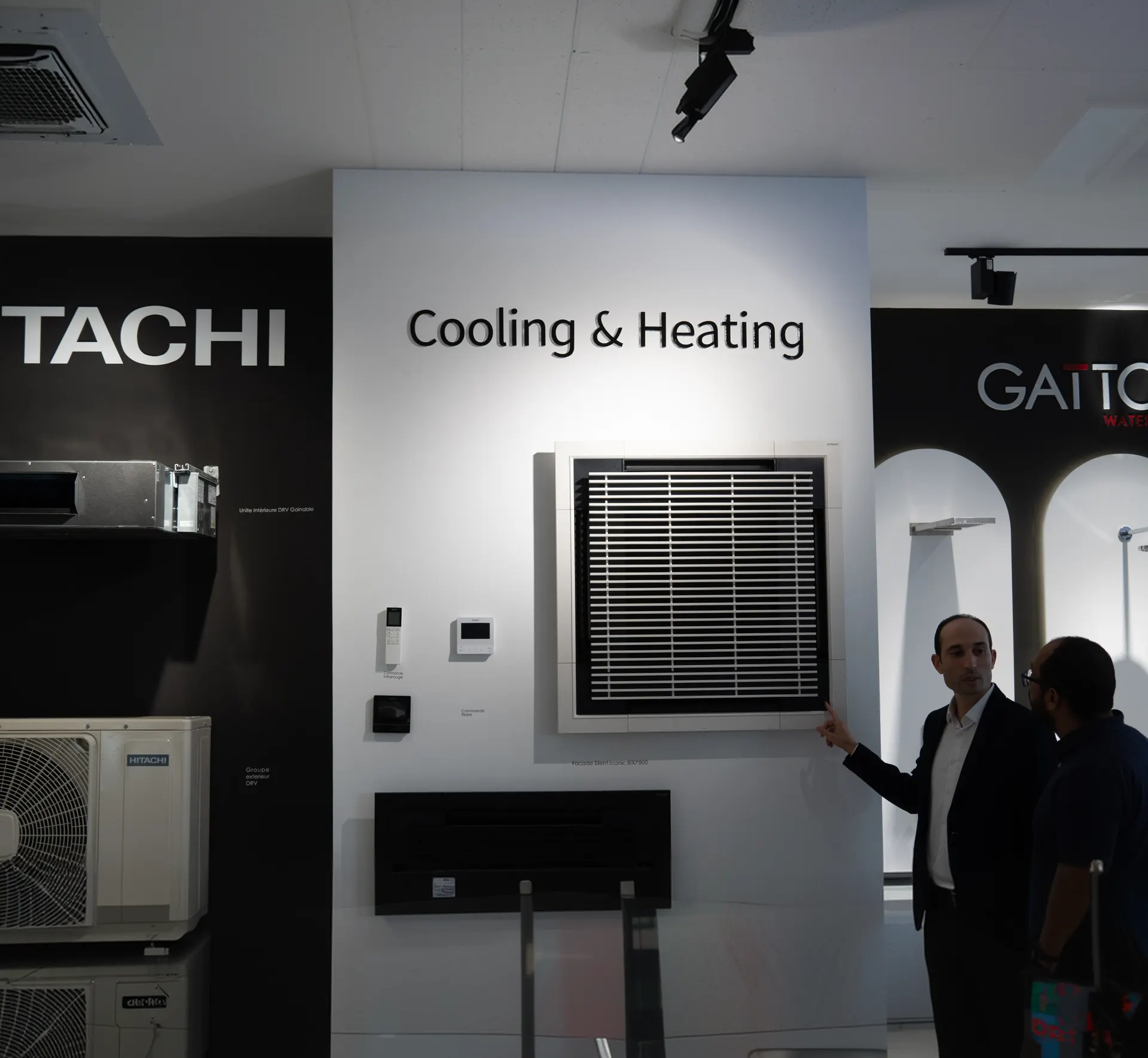 Solutions Hitachi de climatisation et de chauffage au showroom Atmosfair