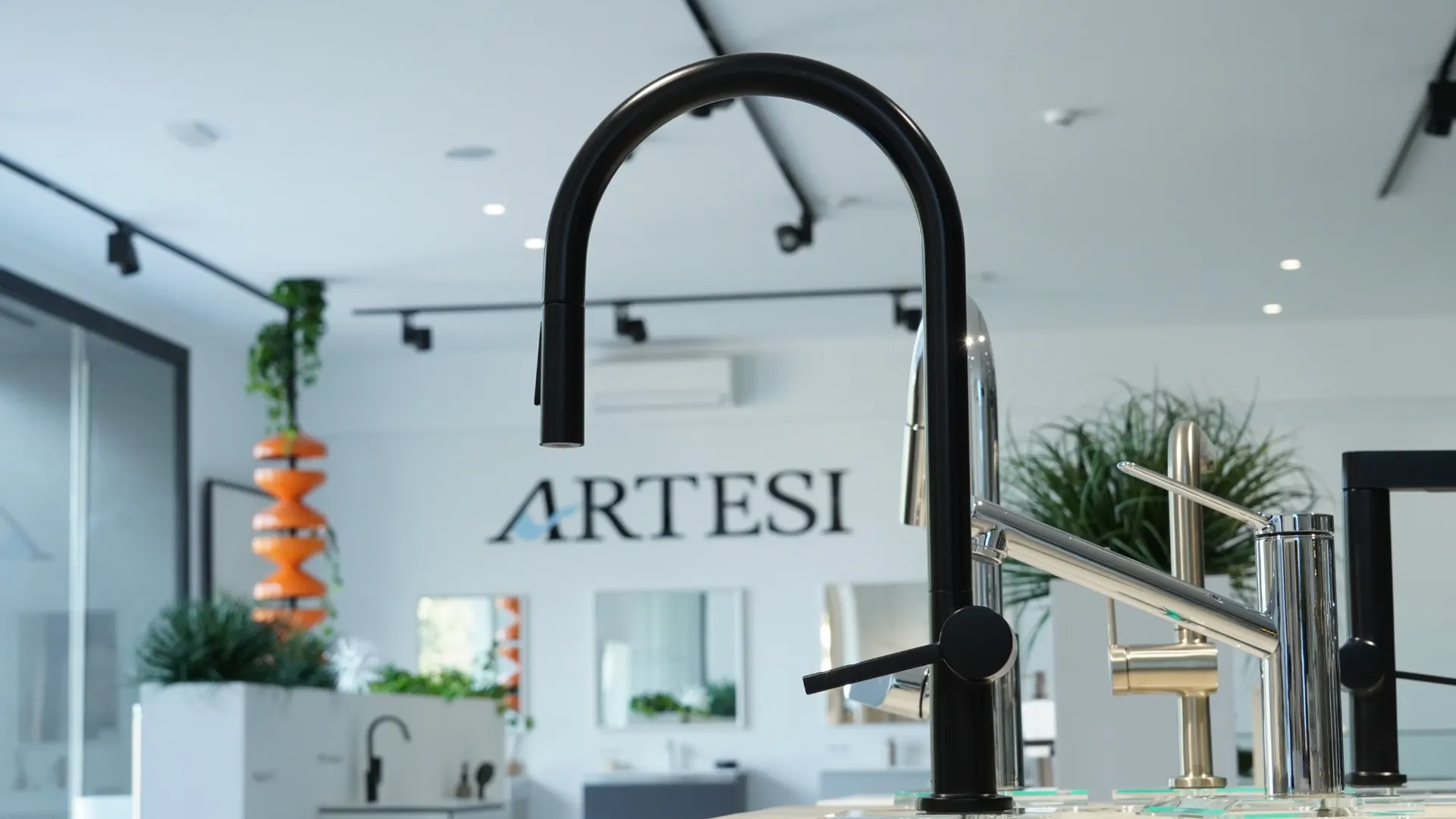 Espace robinetterie Artesi dans le showroom Atmosfair
